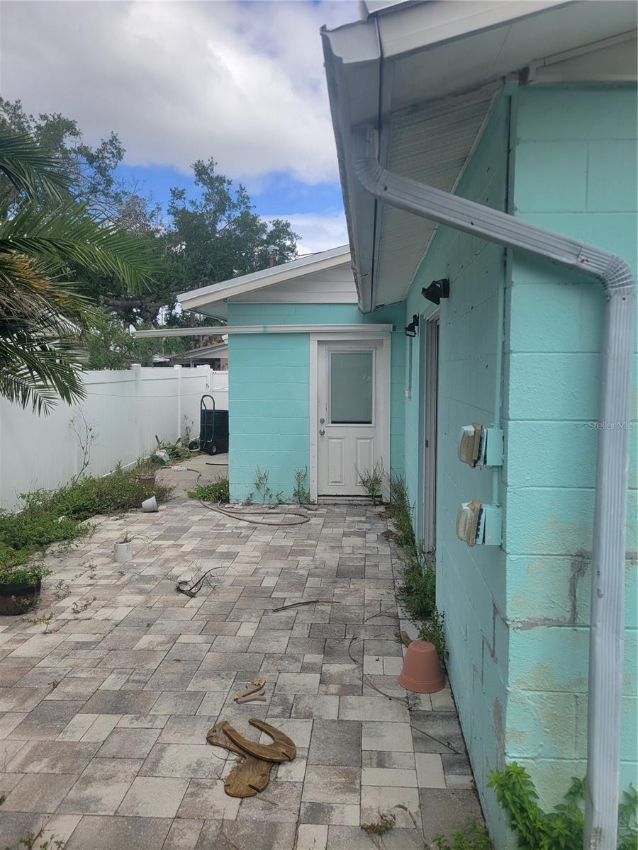 Image 2 of 7 For 1834 New Hampshire Avenue Ne