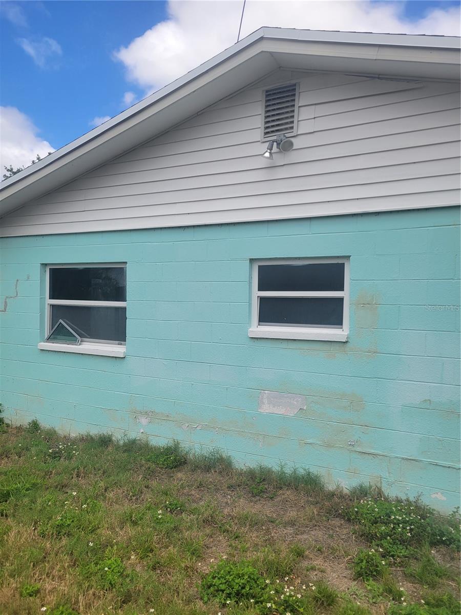 Image 3 of 7 For 1834 New Hampshire Avenue Ne