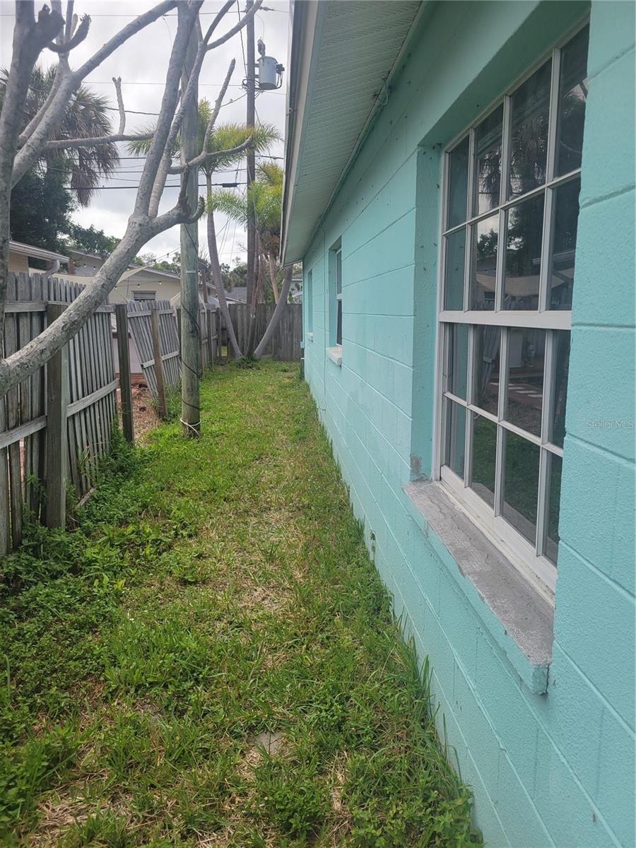 Image 4 of 7 For 1834 New Hampshire Avenue Ne