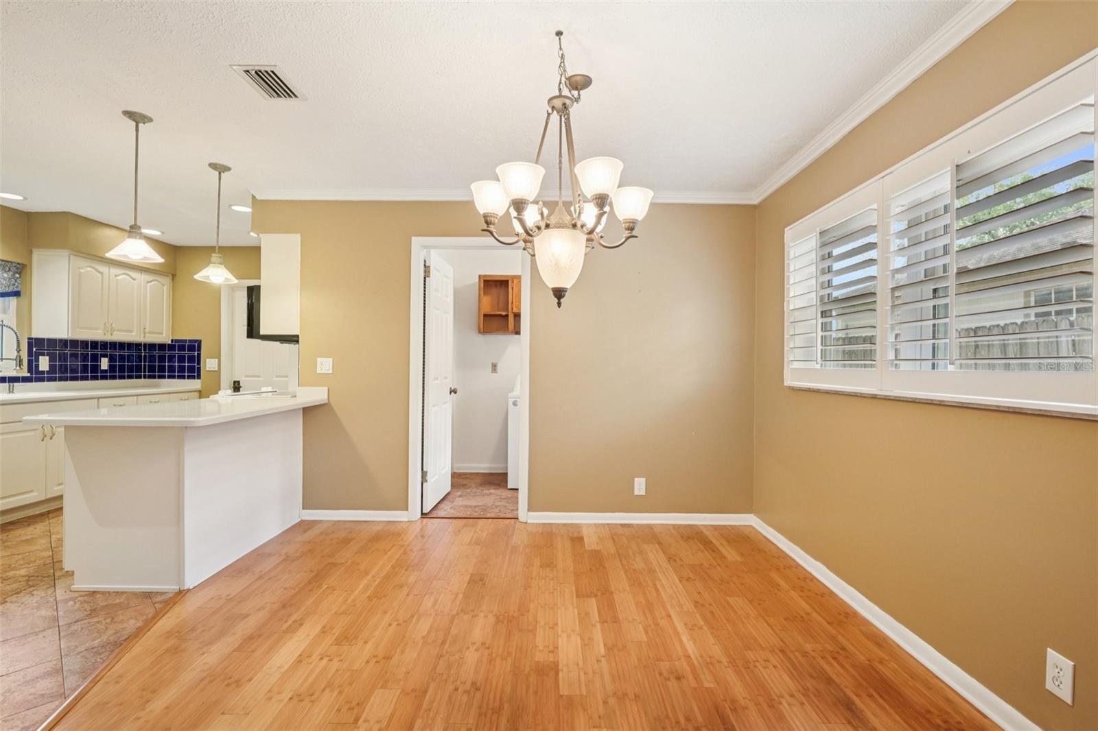 Listing photo id 9 for 11732 Moffat Avenue