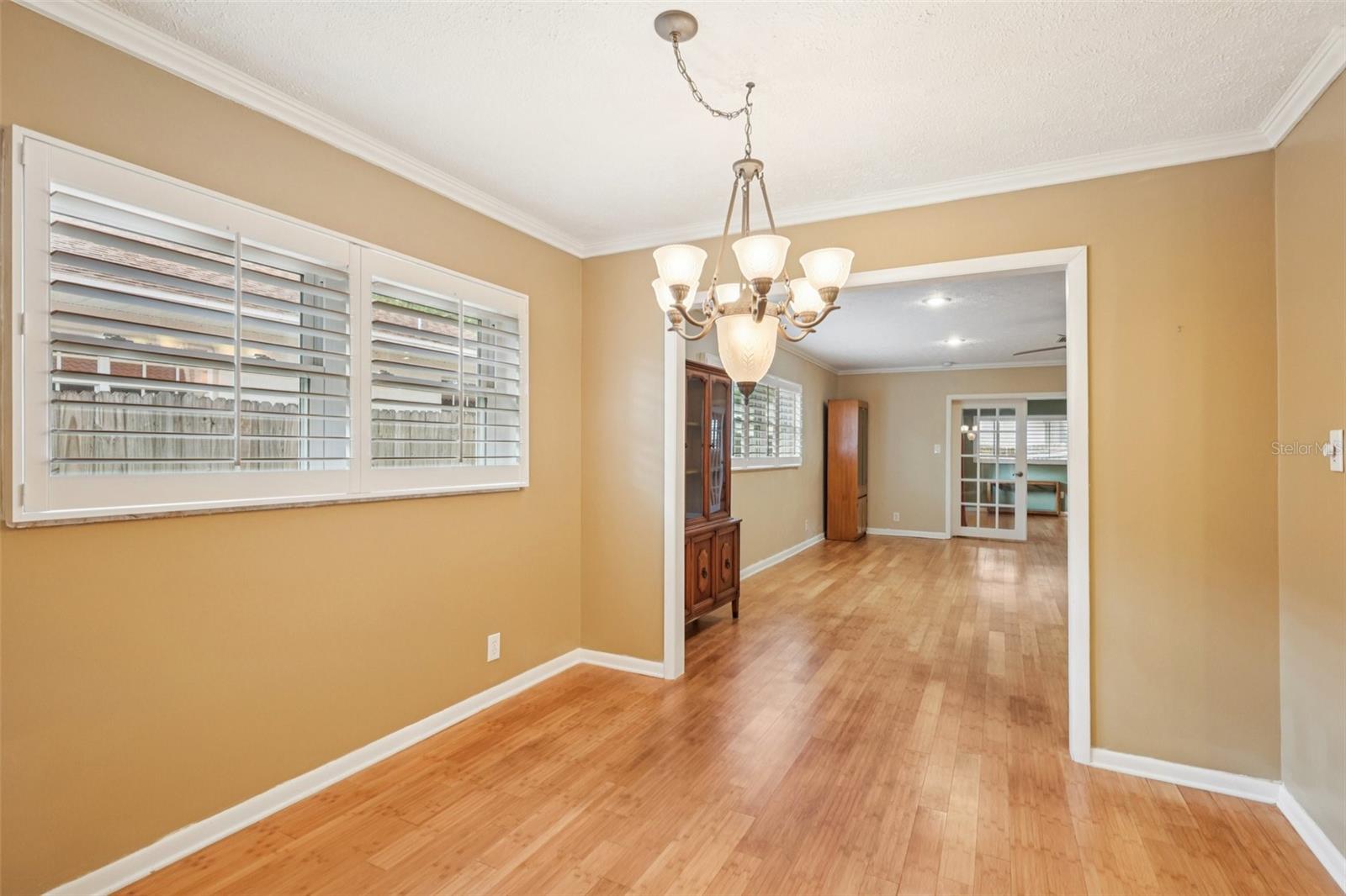 Listing photo id 10 for 11732 Moffat Avenue