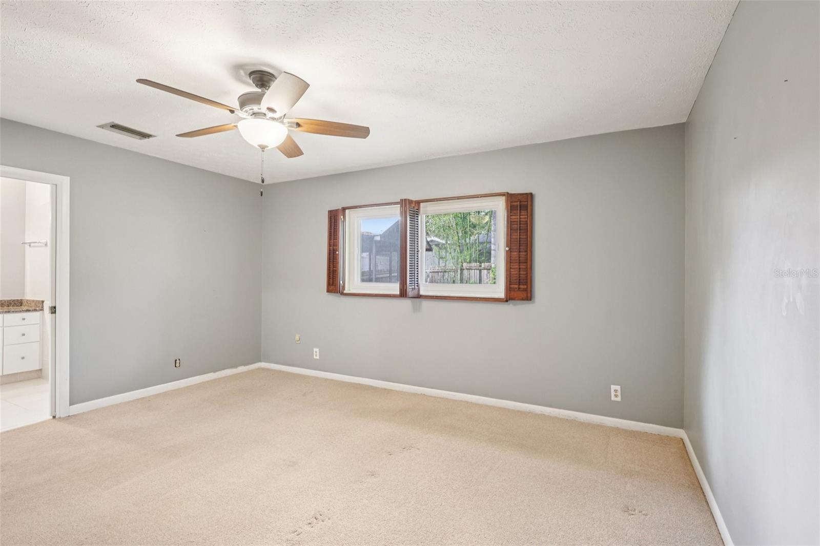 Listing photo id 19 for 11732 Moffat Avenue