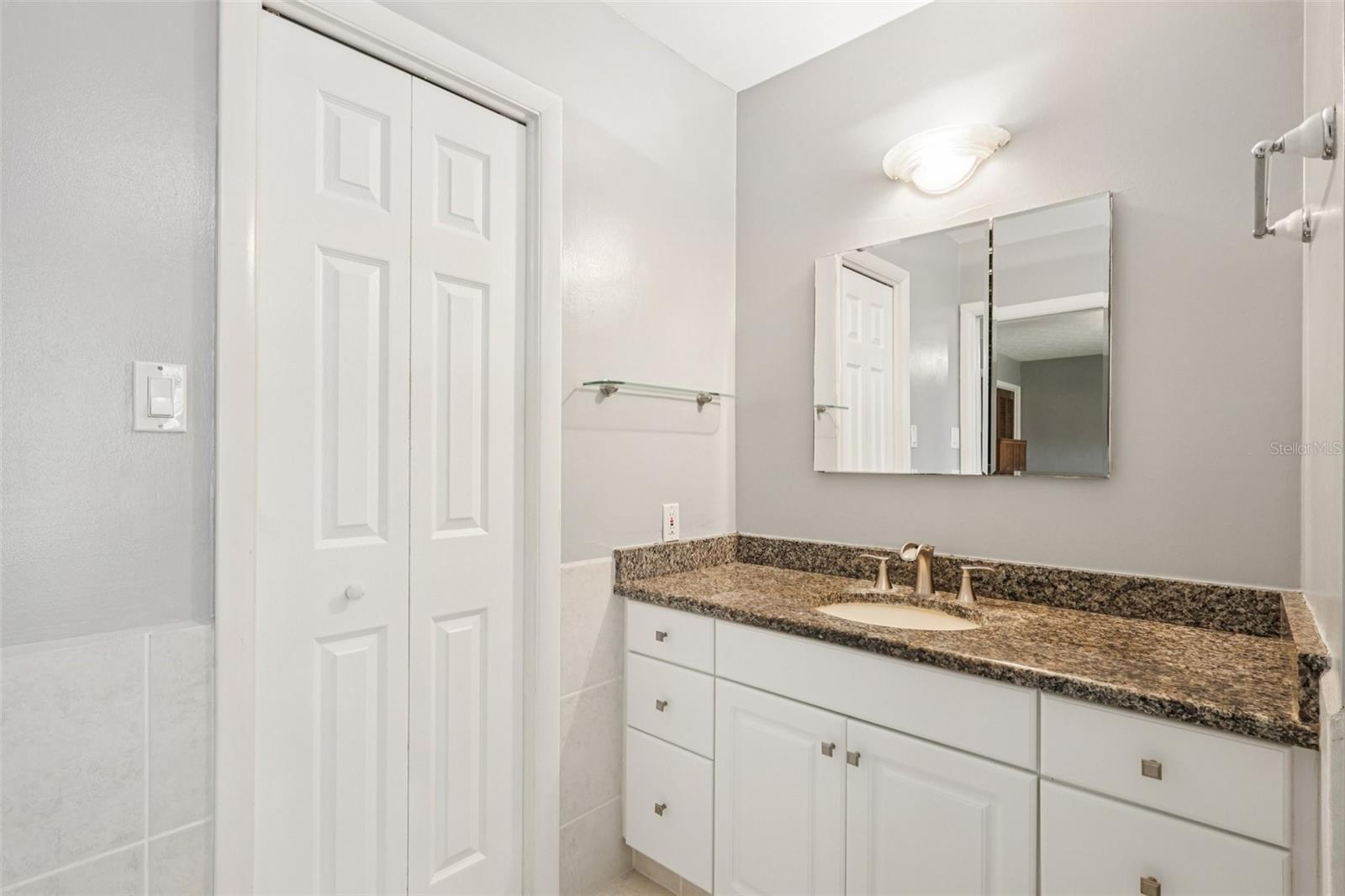 Listing photo id 22 for 11732 Moffat Avenue