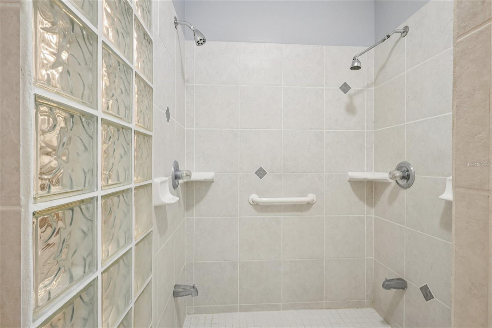 Listing photo id 23 for 11732 Moffat Avenue