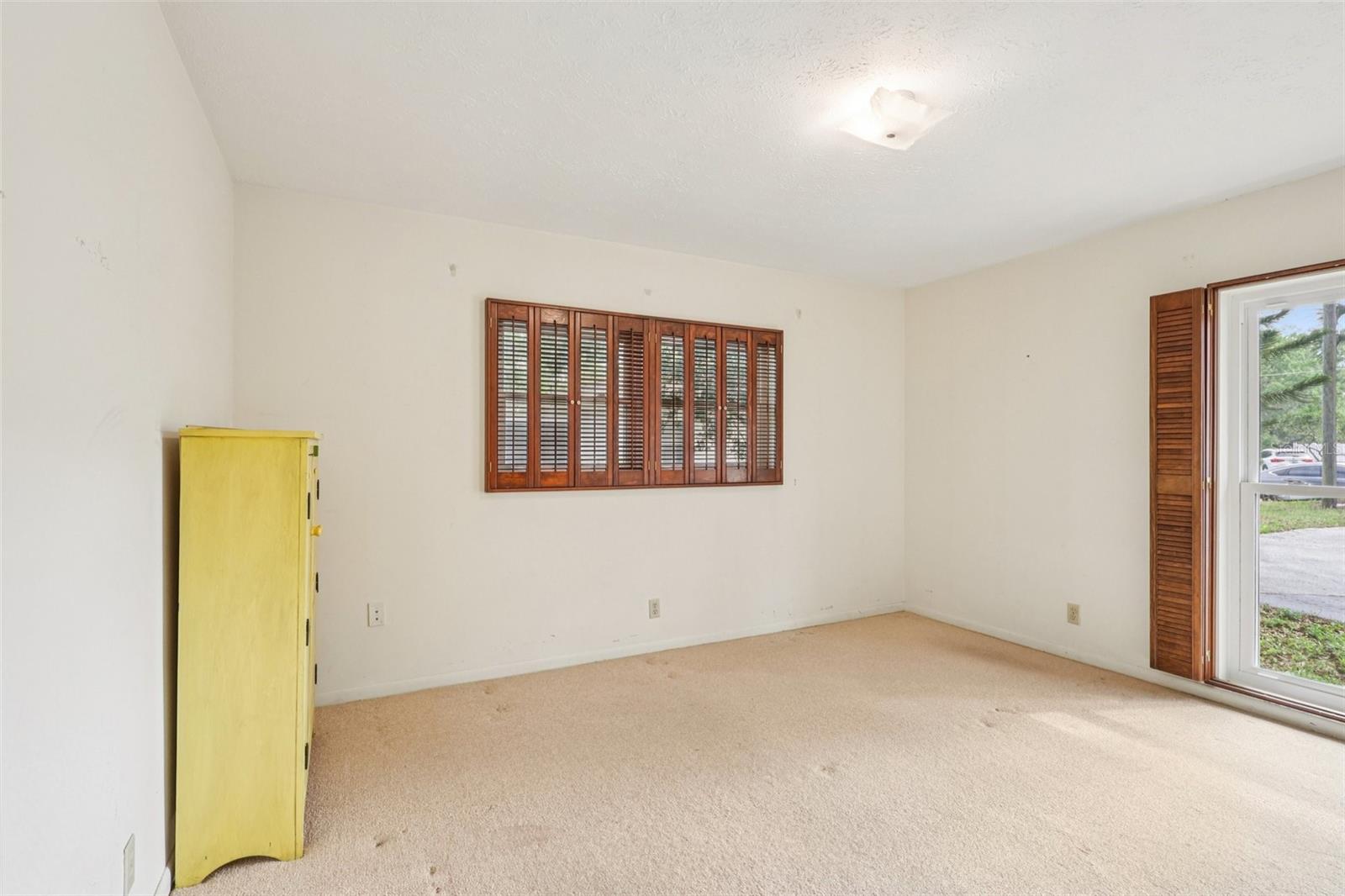 Listing photo id 25 for 11732 Moffat Avenue