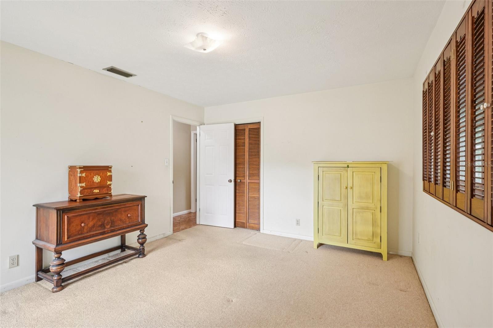 Listing photo id 26 for 11732 Moffat Avenue