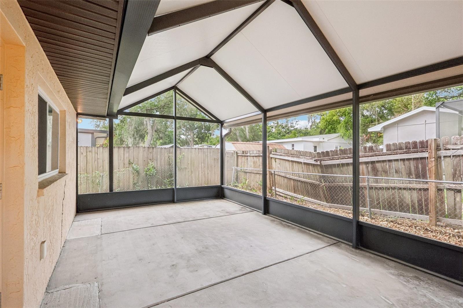 Listing photo id 29 for 11732 Moffat Avenue