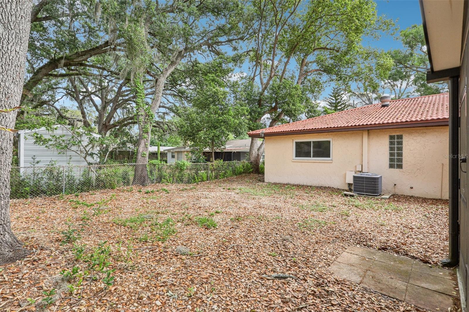 Listing photo id 31 for 11732 Moffat Avenue