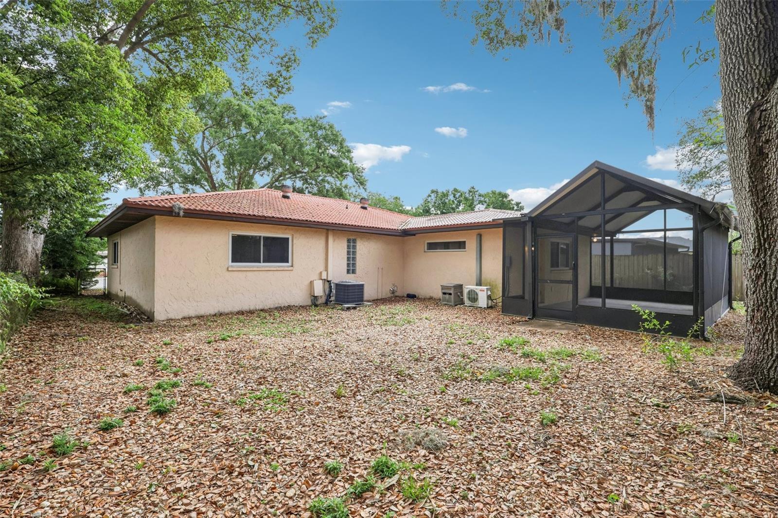 Listing photo id 32 for 11732 Moffat Avenue