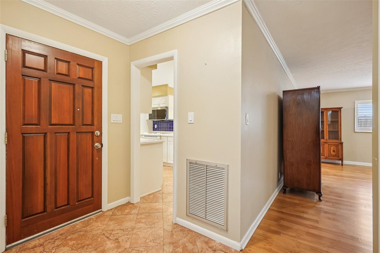 Listing photo id 5 for 11732 Moffat Avenue