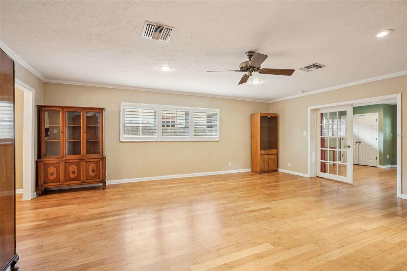 Listing photo id 7 for 11732 Moffat Avenue