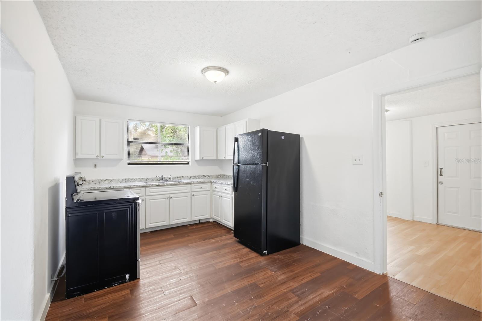 Image 10 of 23 For 10019 Jasmine Avenue