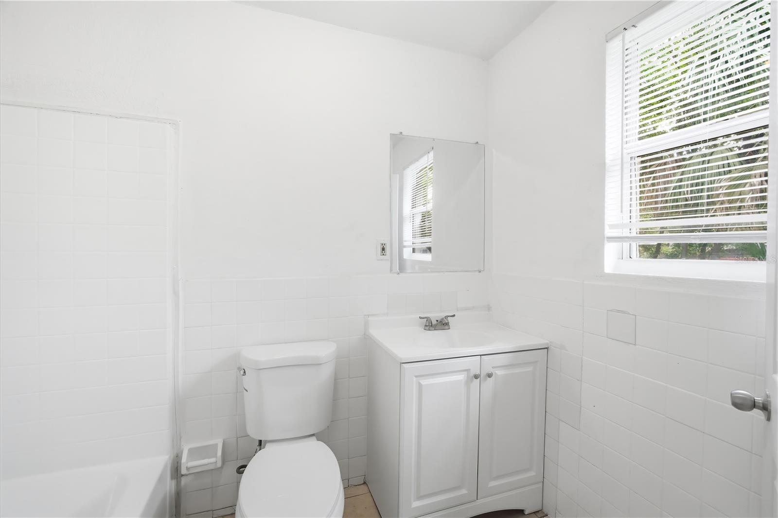 Image 15 of 23 For 10019 Jasmine Avenue