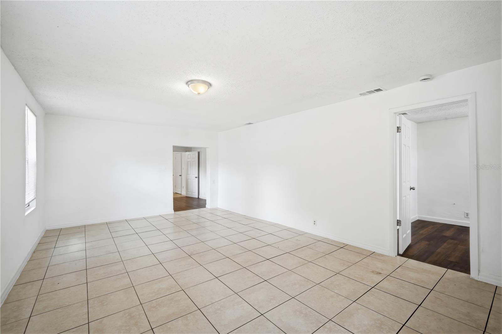 Image 5 of 23 For 10019 Jasmine Avenue