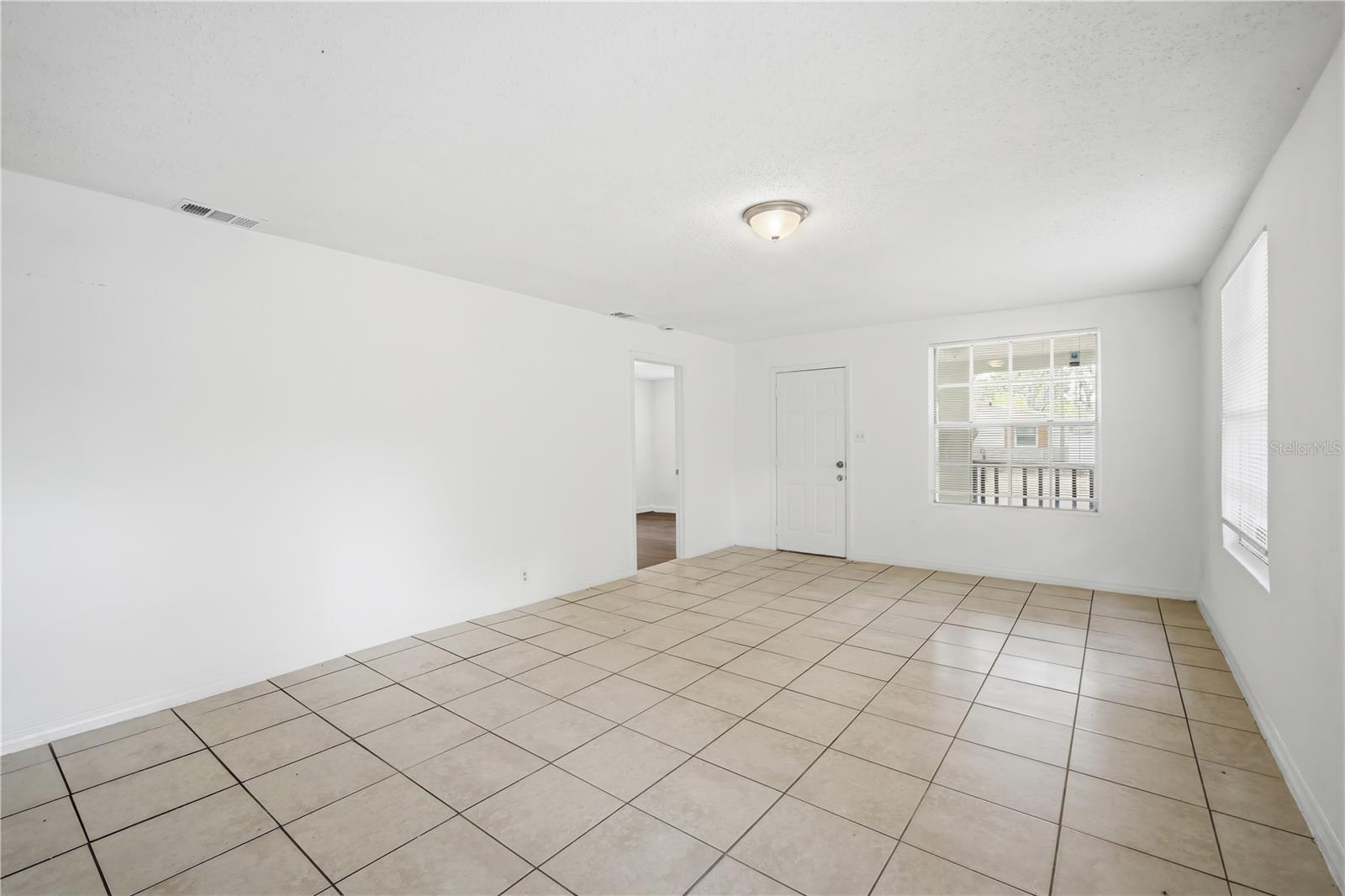 Image 6 of 23 For 10019 Jasmine Avenue