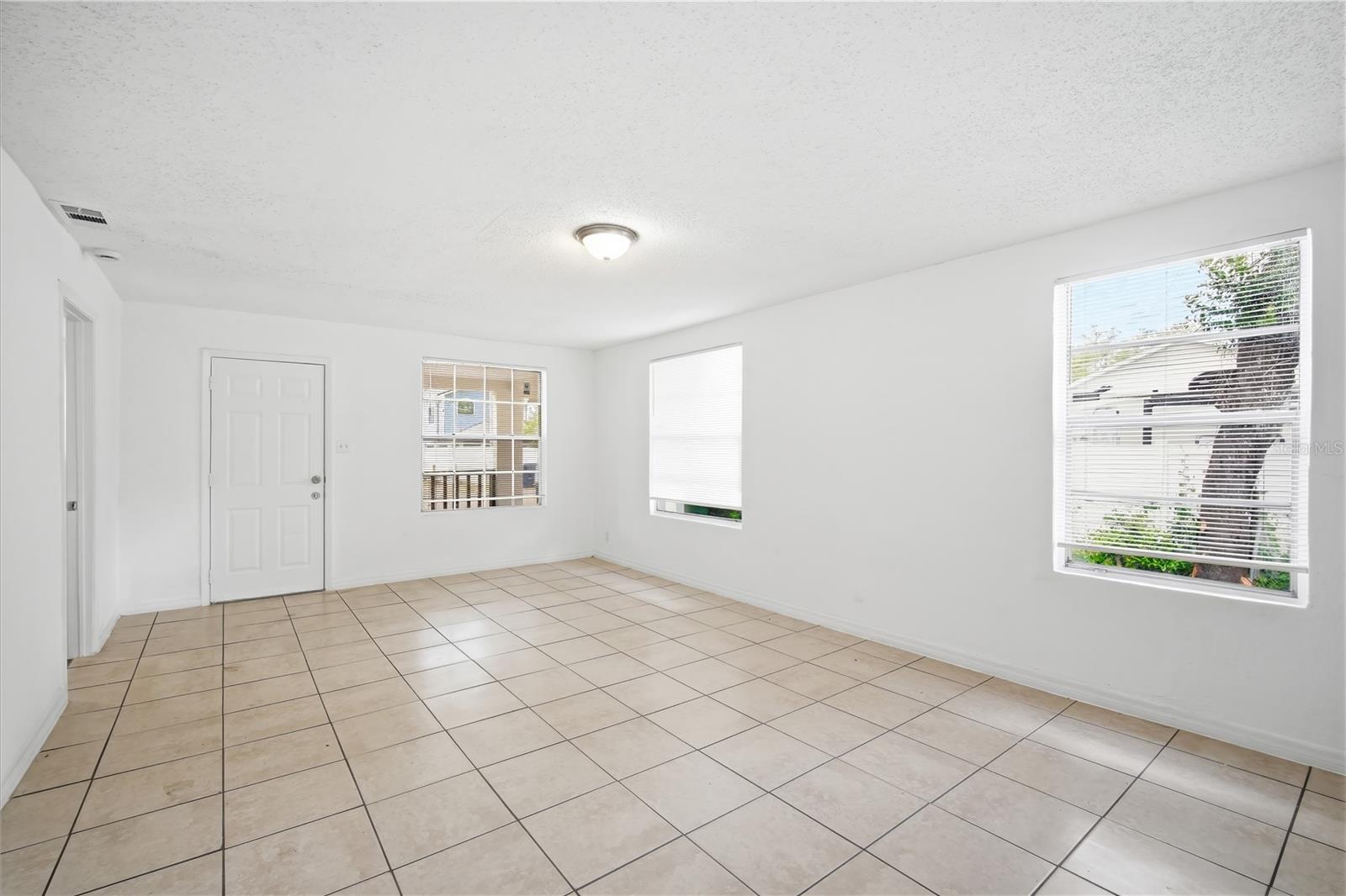 Image 7 of 23 For 10019 Jasmine Avenue