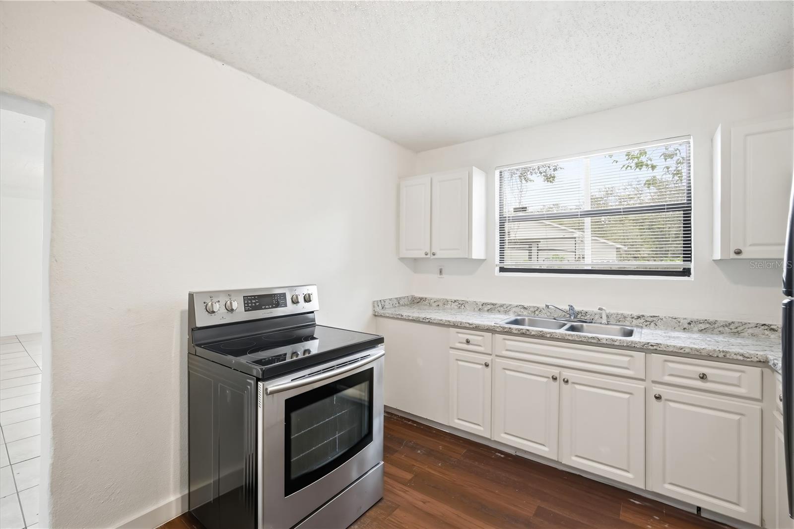 Image 9 of 23 For 10019 Jasmine Avenue