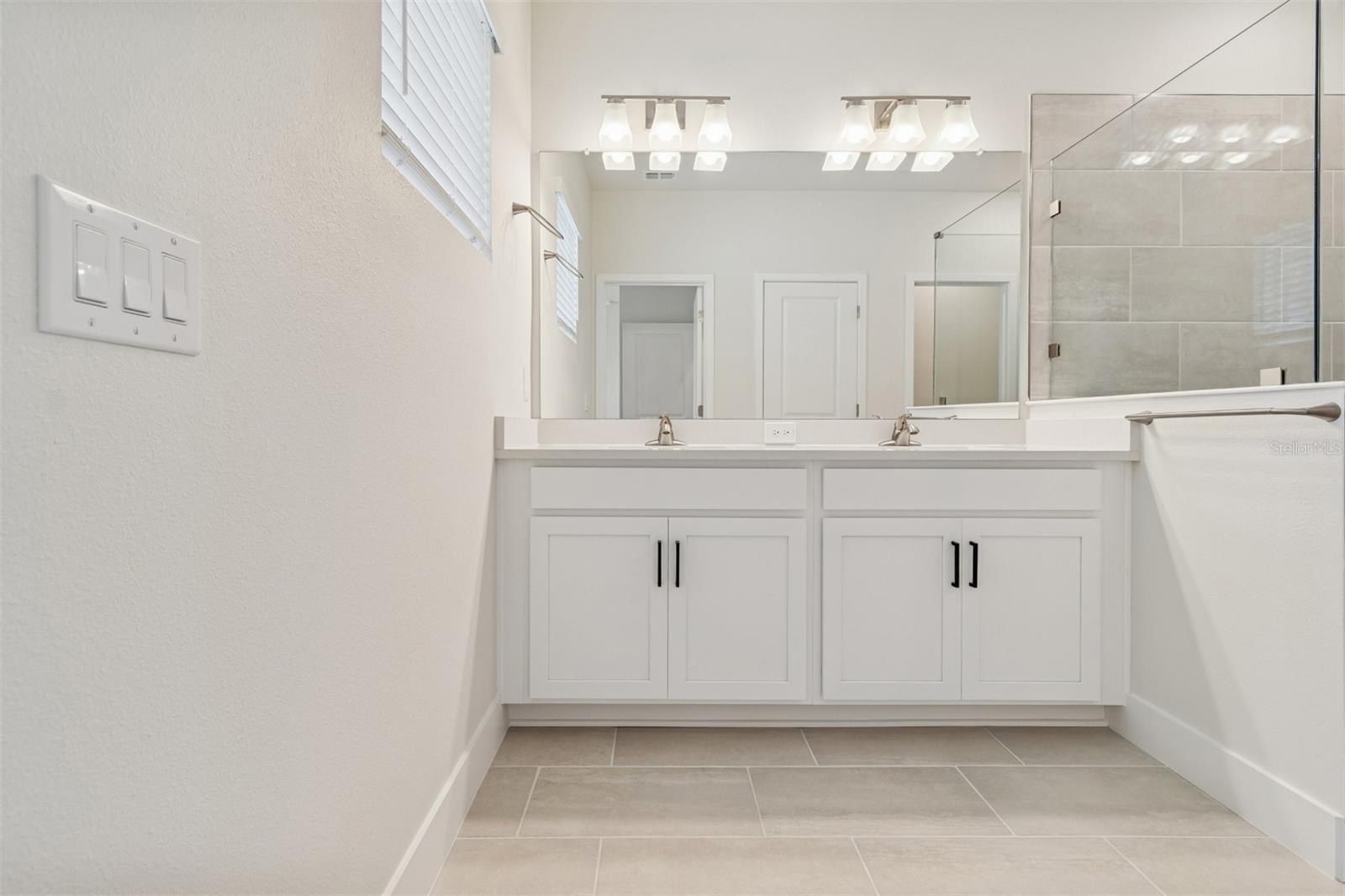 Image 19 of 39 For 10720 Oak Bend Drive