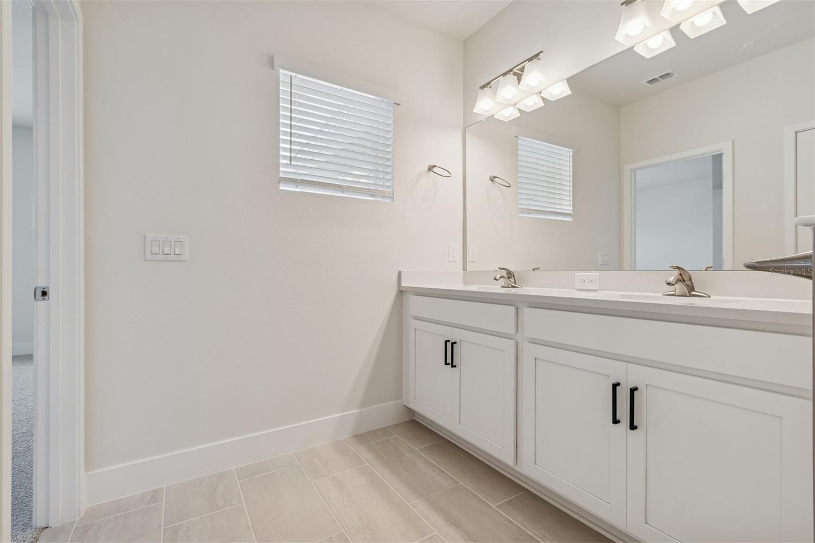 Image 21 of 39 For 10720 Oak Bend Drive