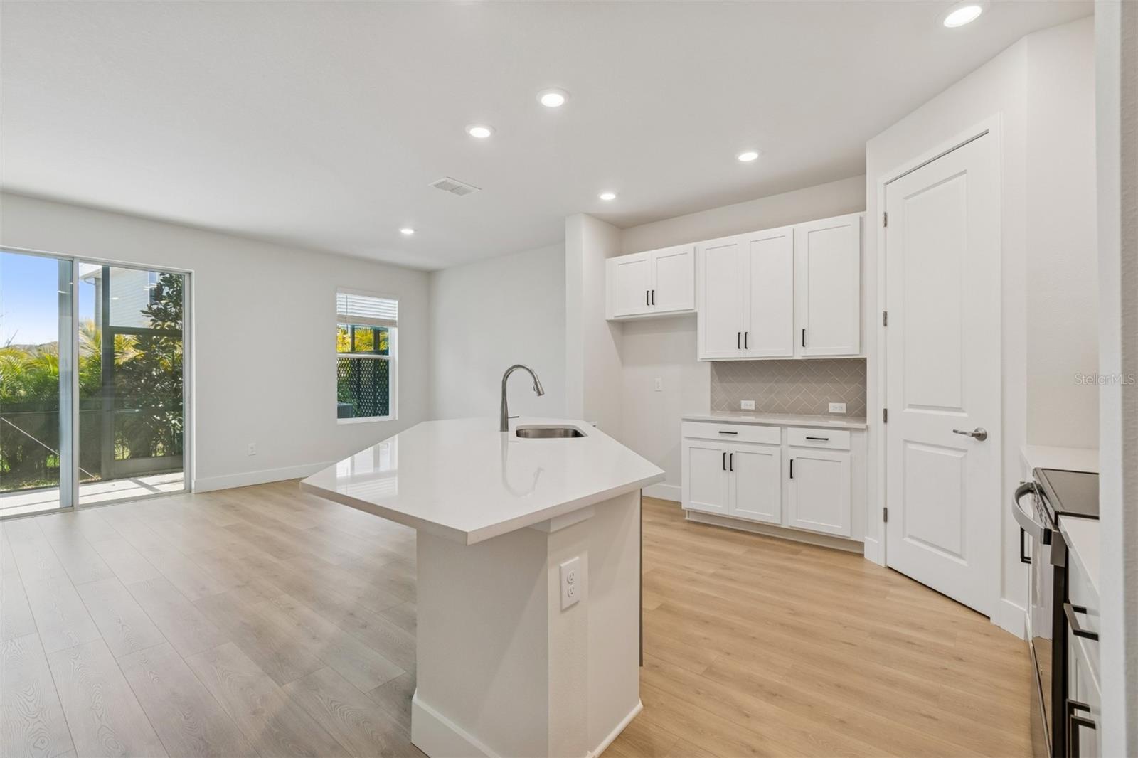 Image 4 of 39 For 10720 Oak Bend Drive