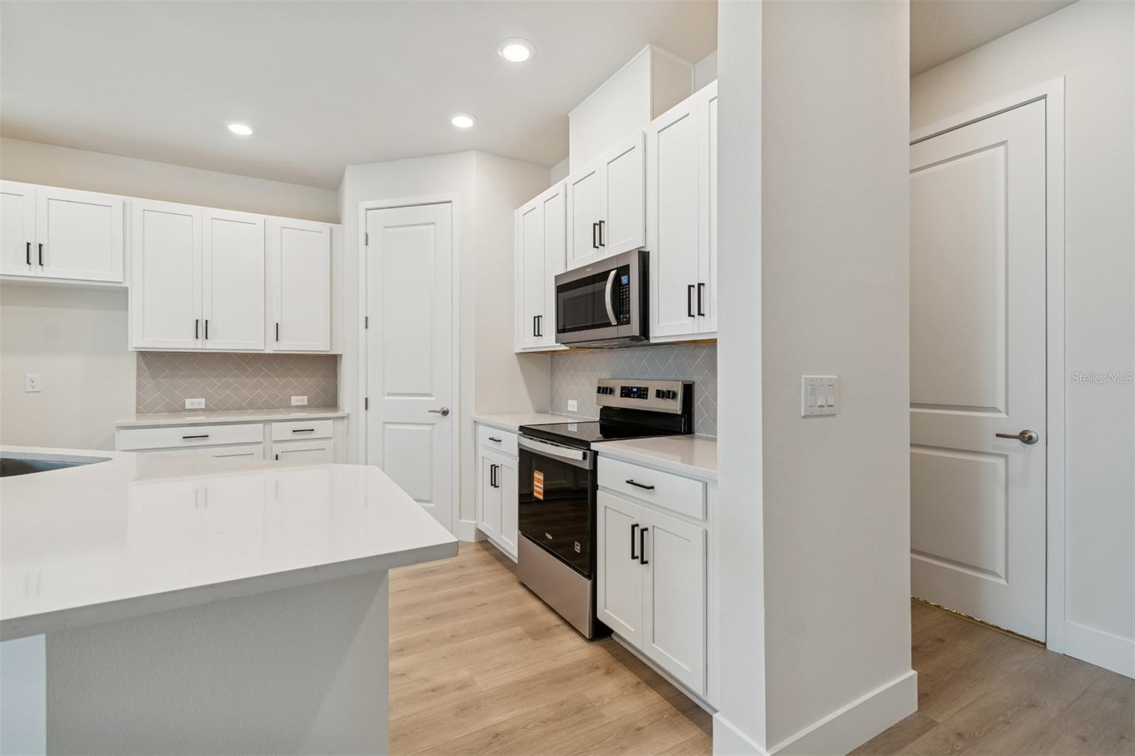 Image 8 of 39 For 10720 Oak Bend Drive