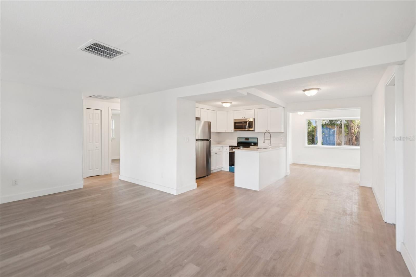 Image 3 of 20 For 4711 Beacon Hill Drive