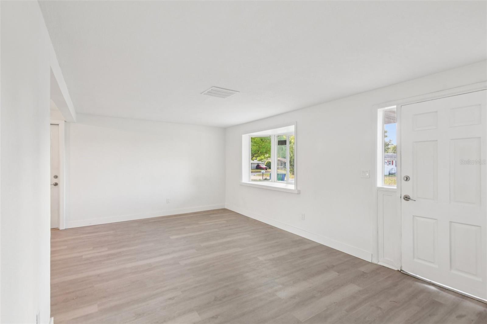 Image 4 of 20 For 4711 Beacon Hill Drive