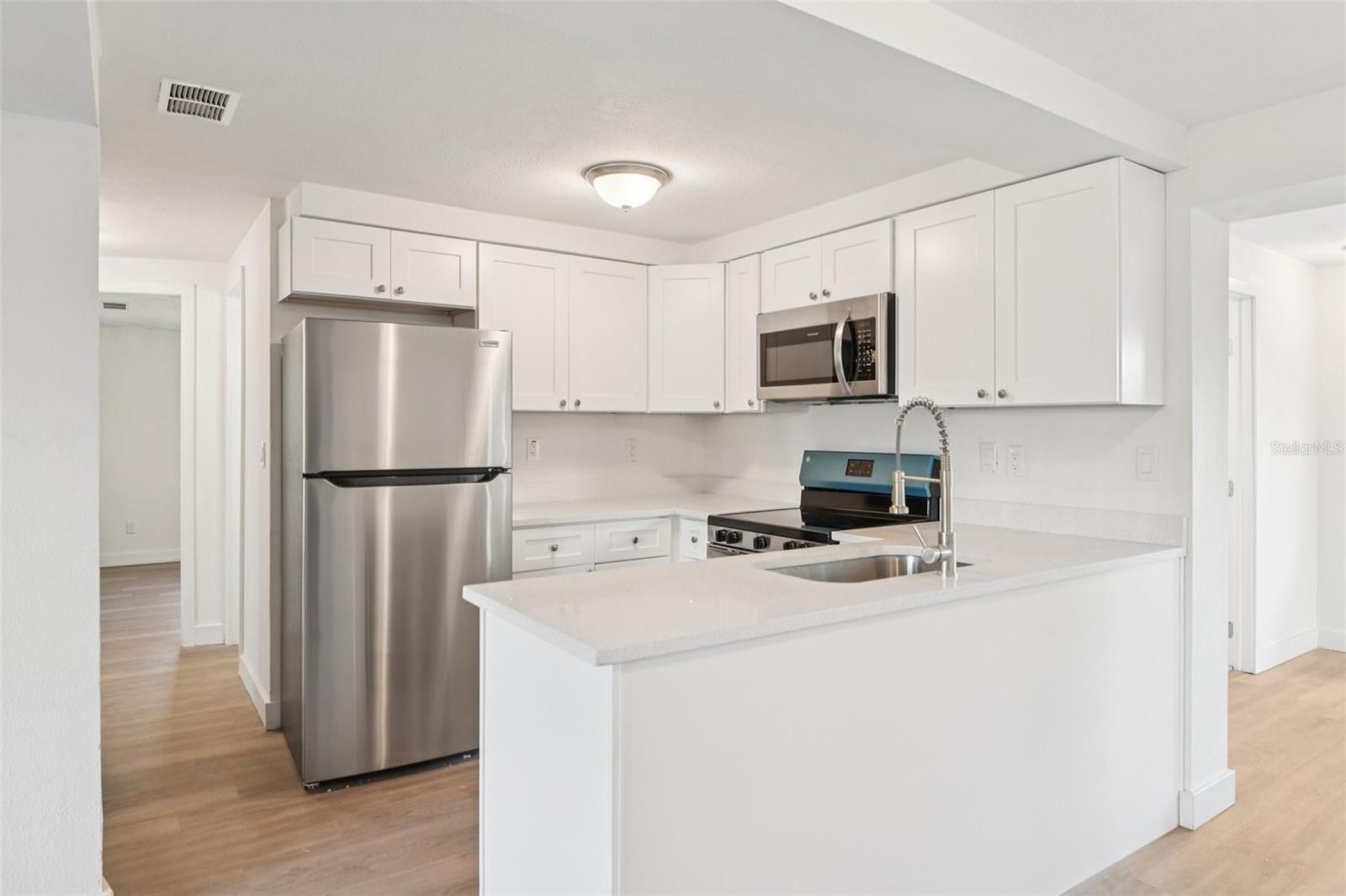 Image 5 of 20 For 4711 Beacon Hill Drive