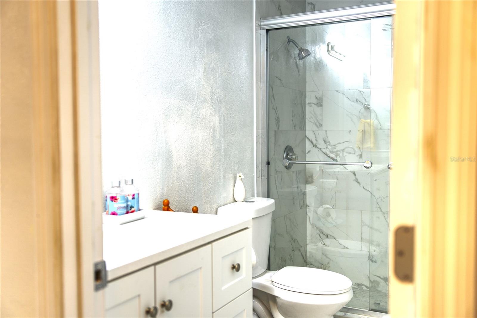 Listing photo id 17 for 4530 Idlewild Avenue