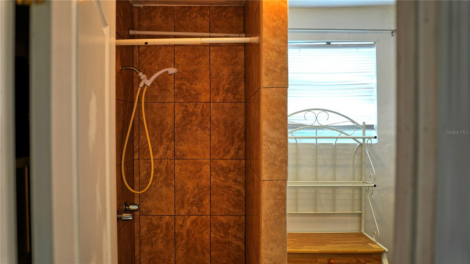 Listing photo id 31 for 4530 Idlewild Avenue