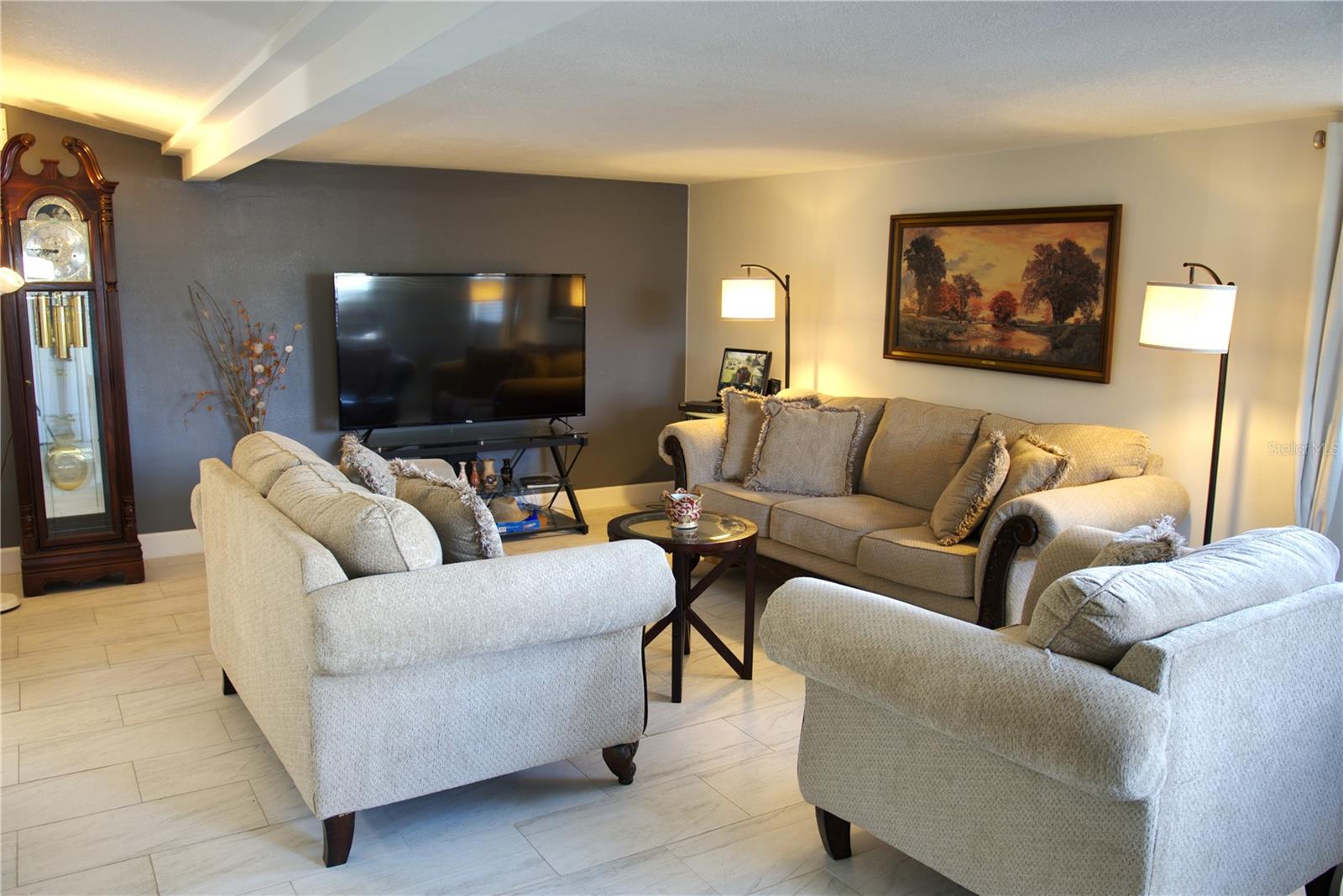 Listing photo id 2 for 4530 Idlewild Avenue