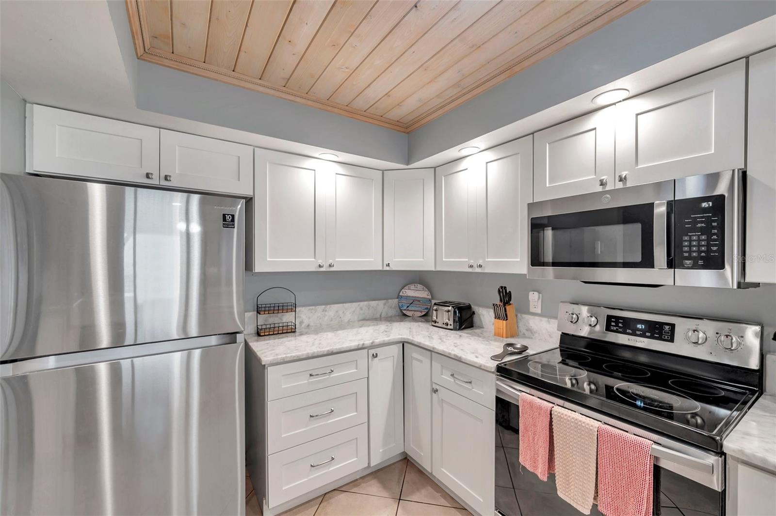 Listing photo id 8 for 20000 Gulf Boulevard 305