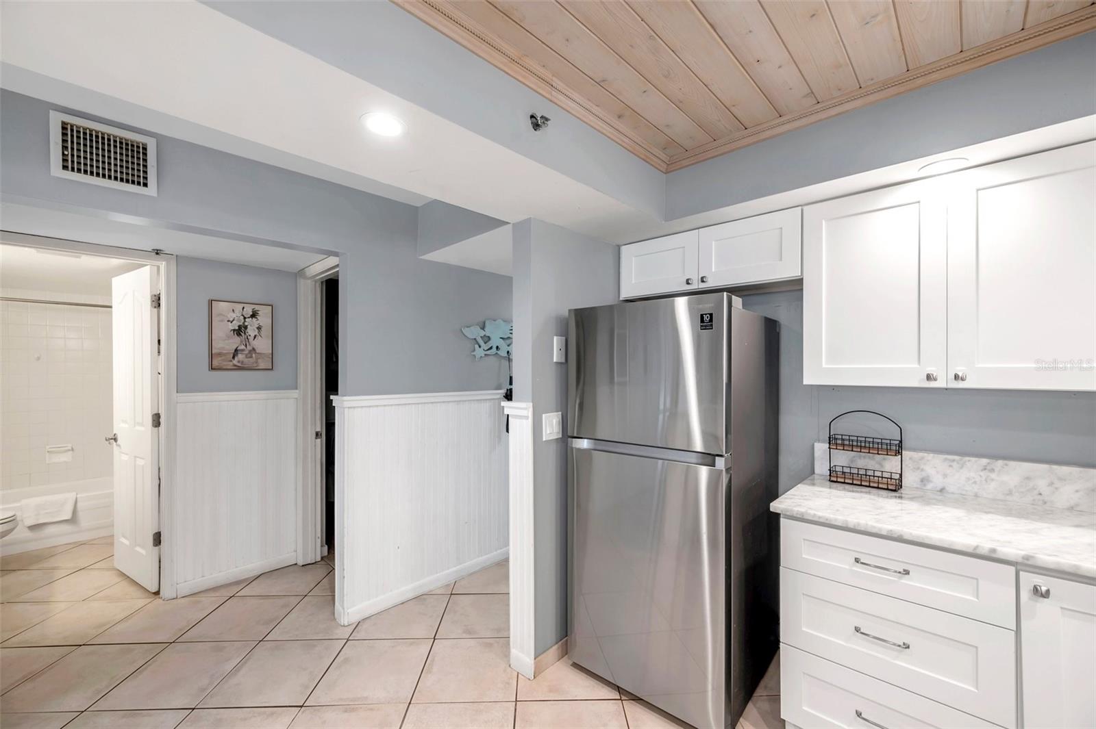 Listing photo id 9 for 20000 Gulf Boulevard 305