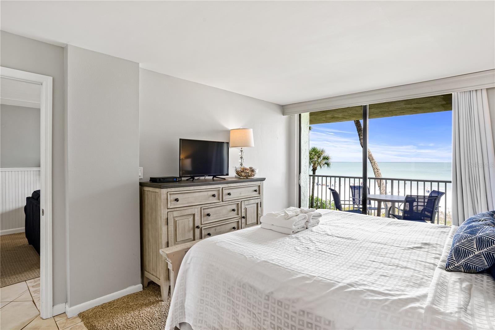 Listing photo id 15 for 20000 Gulf Boulevard 305