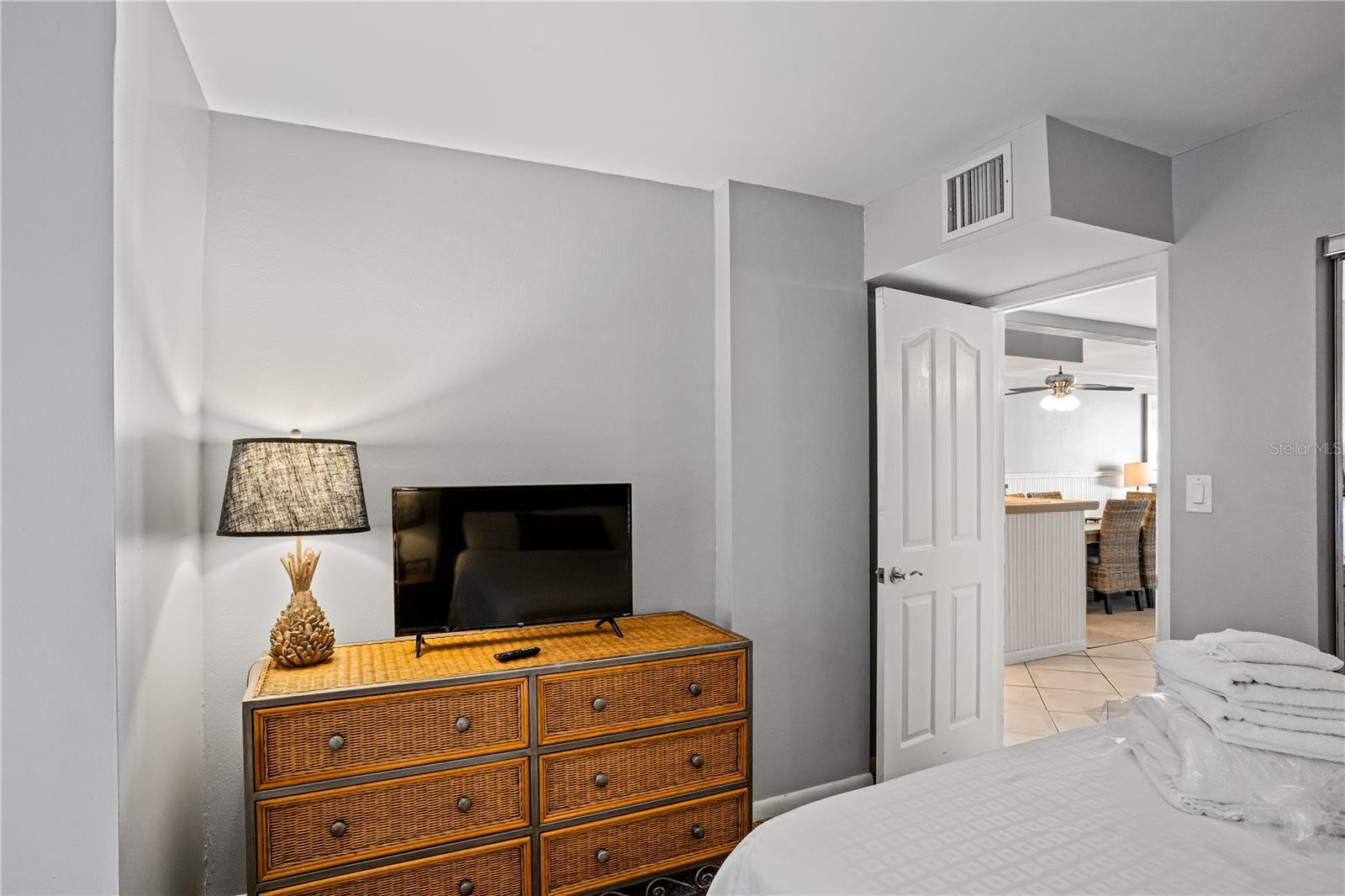 Listing photo id 20 for 20000 Gulf Boulevard 305