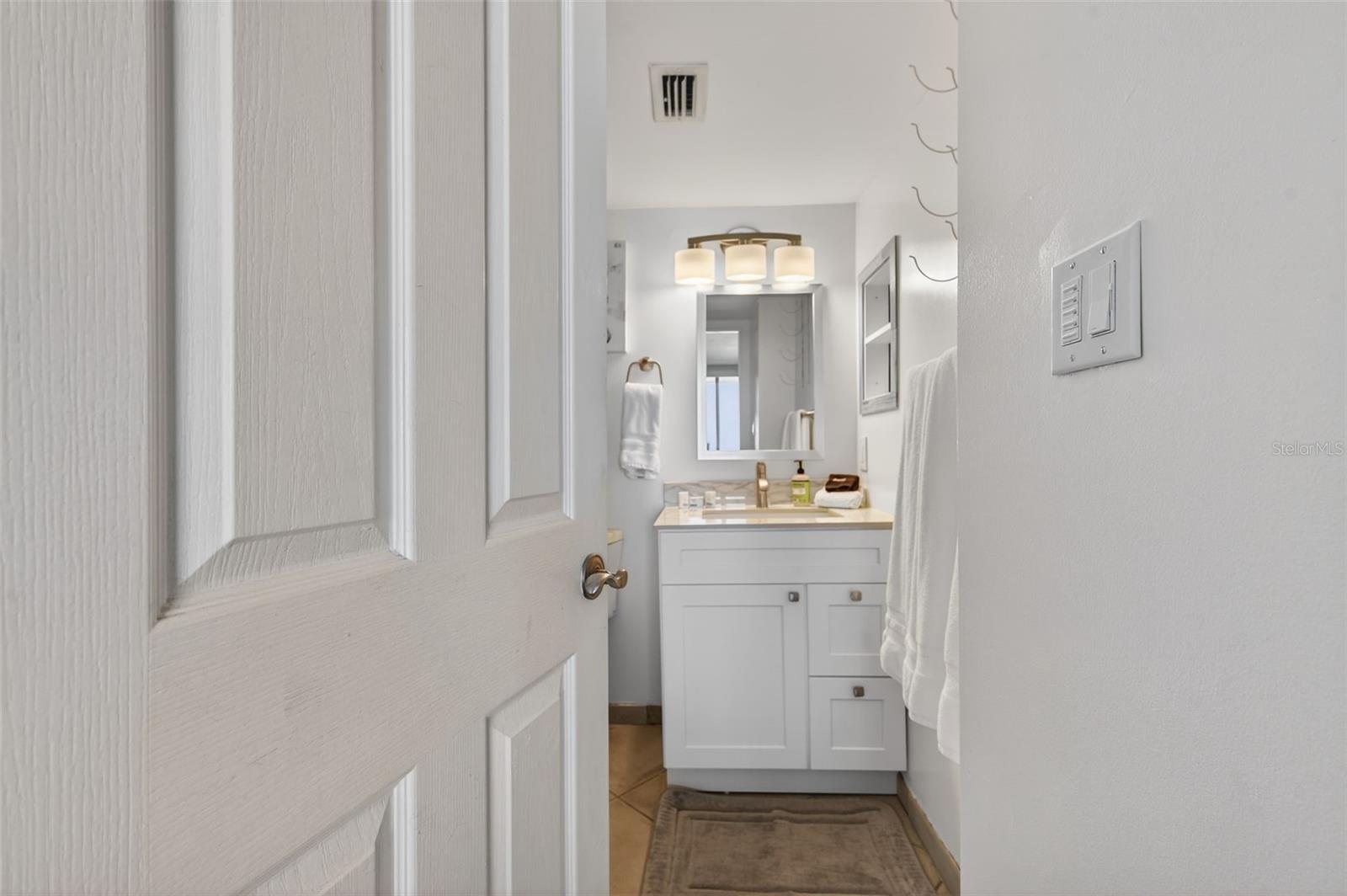 Listing photo id 28 for 20000 Gulf Boulevard 305