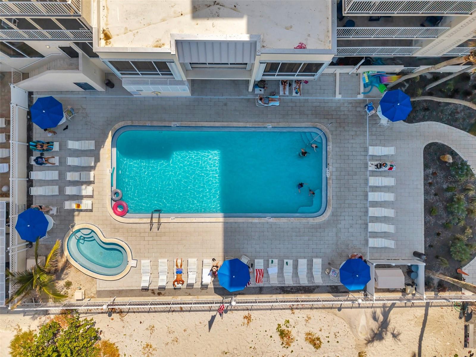 Listing photo id 37 for 20000 Gulf Boulevard 305