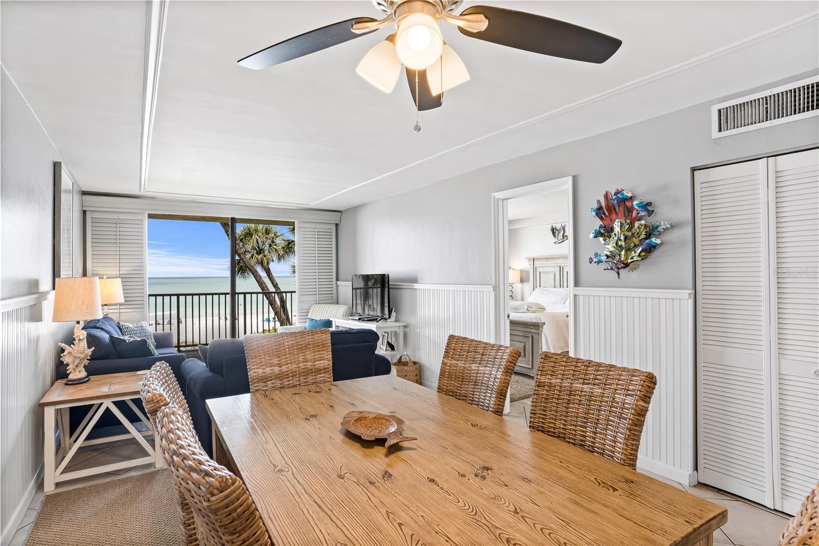 Listing photo id 5 for 20000 Gulf Boulevard 305