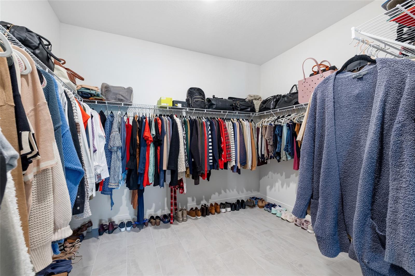 Image 23 of 40 For 6359 Burning Opal Bend