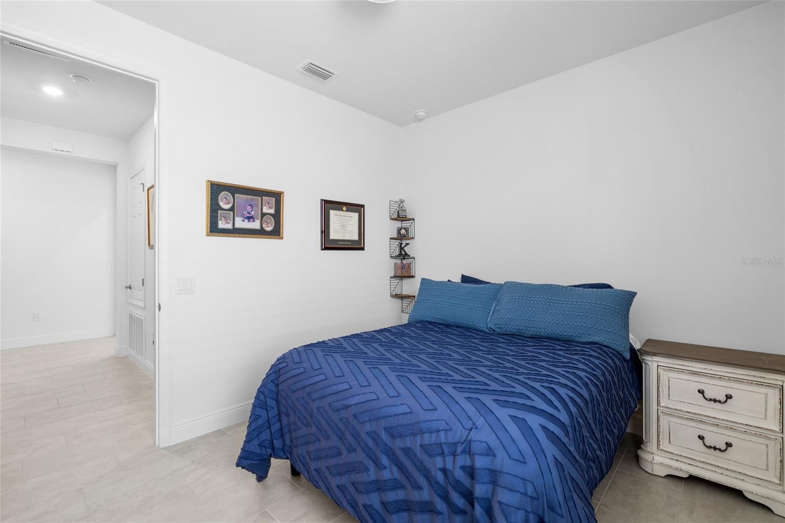 Image 32 of 40 For 6359 Burning Opal Bend