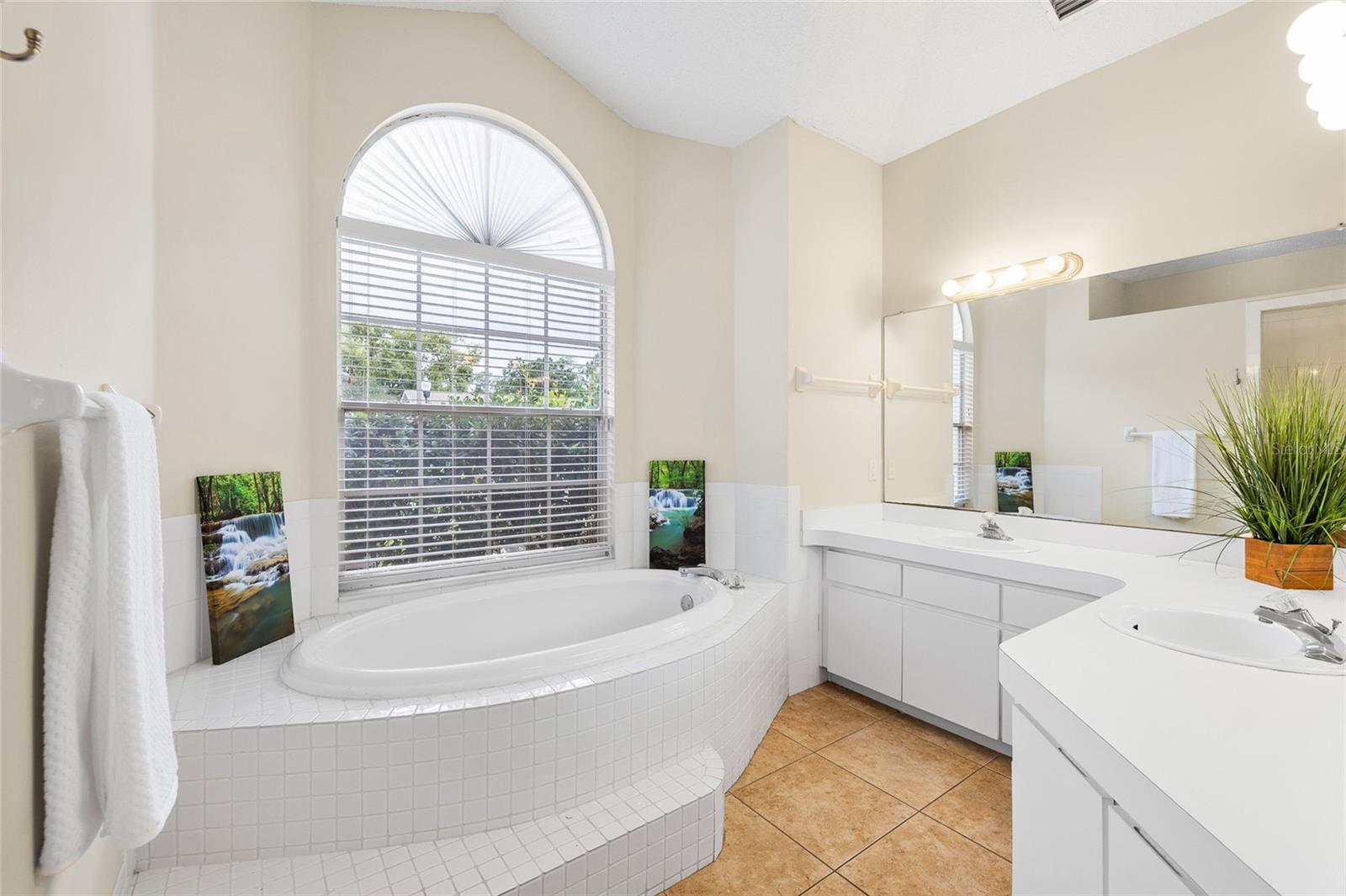 Image 21 of 45 For 1442 Kinsmere Drive