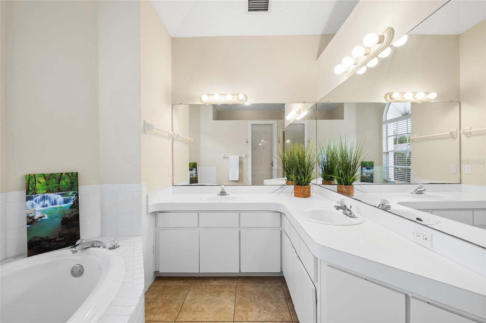 Image 22 of 45 For 1442 Kinsmere Drive