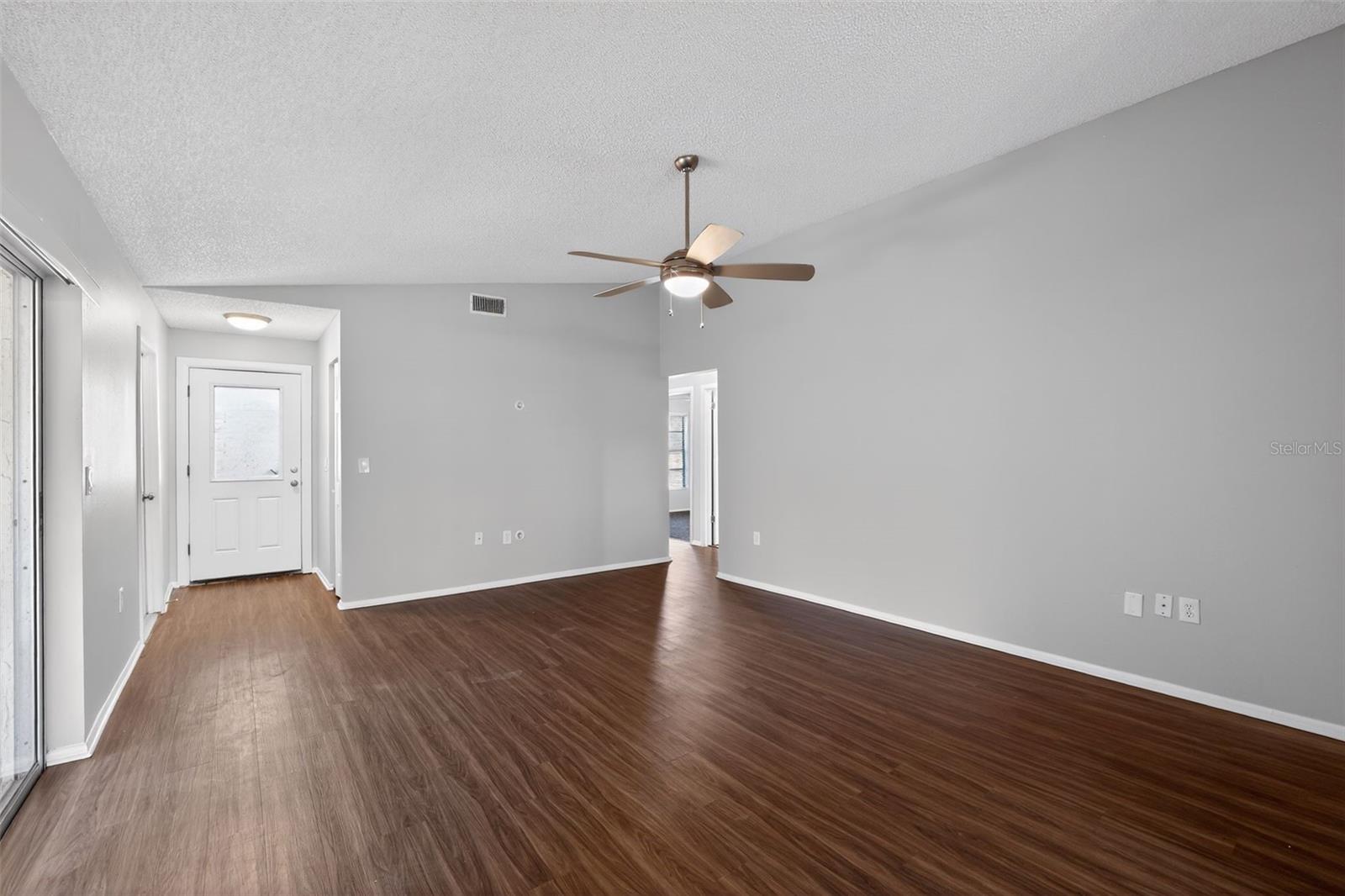Image 7 of 24 For 1404 Vinetree Drive