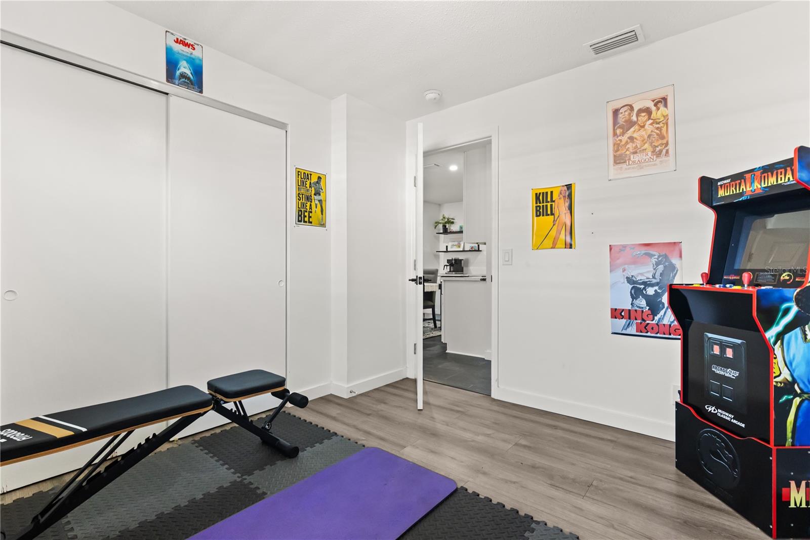 Image 10 of 19 For 5611 Sheridan Road