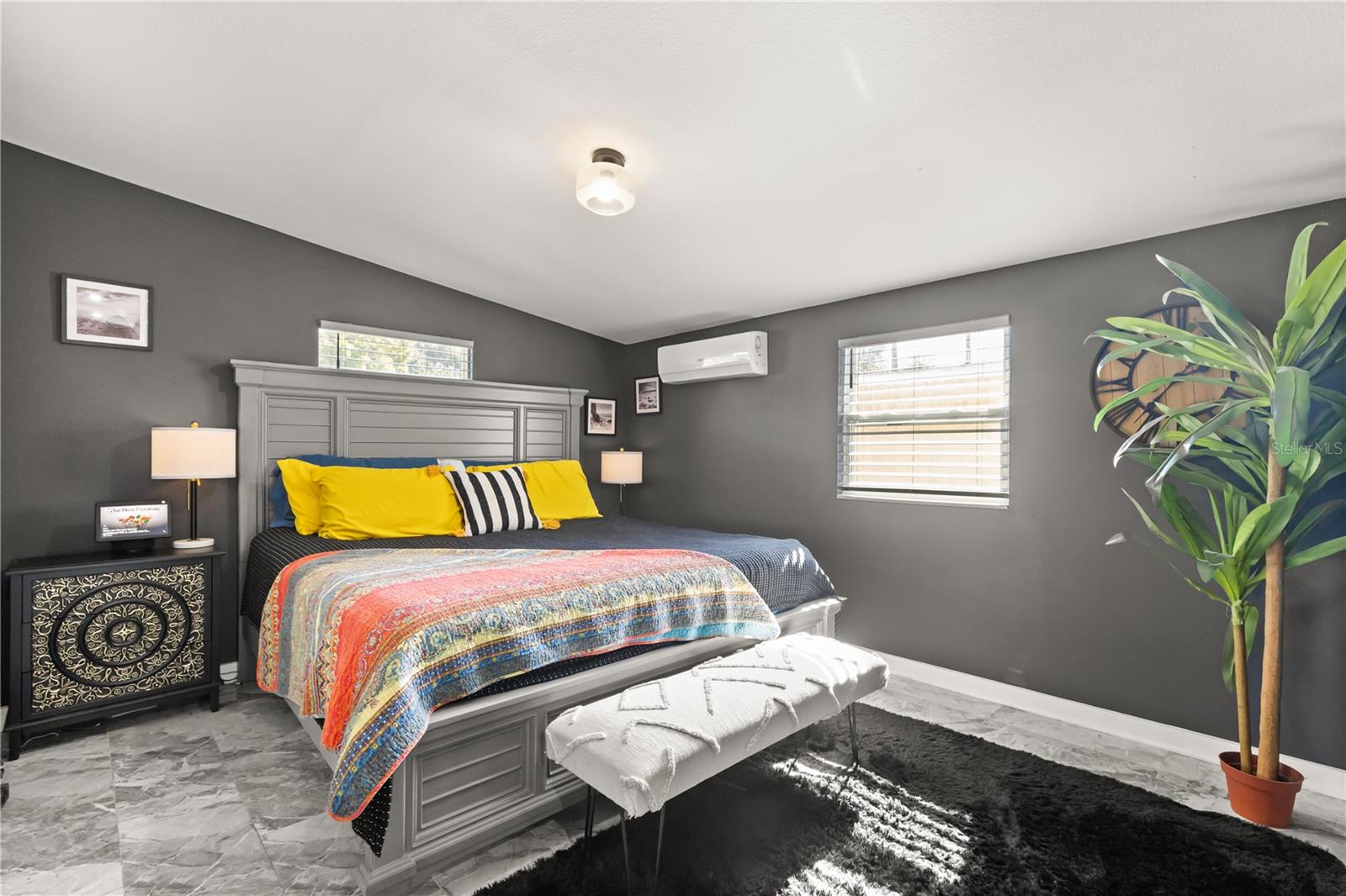 Image 17 of 19 For 5611 Sheridan Road