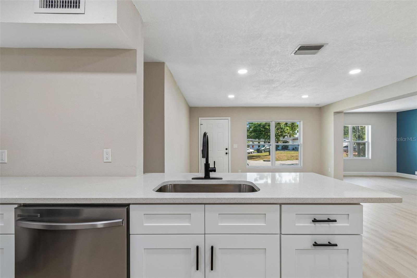 Listing photo id 17 for 3415 Knollwood Street