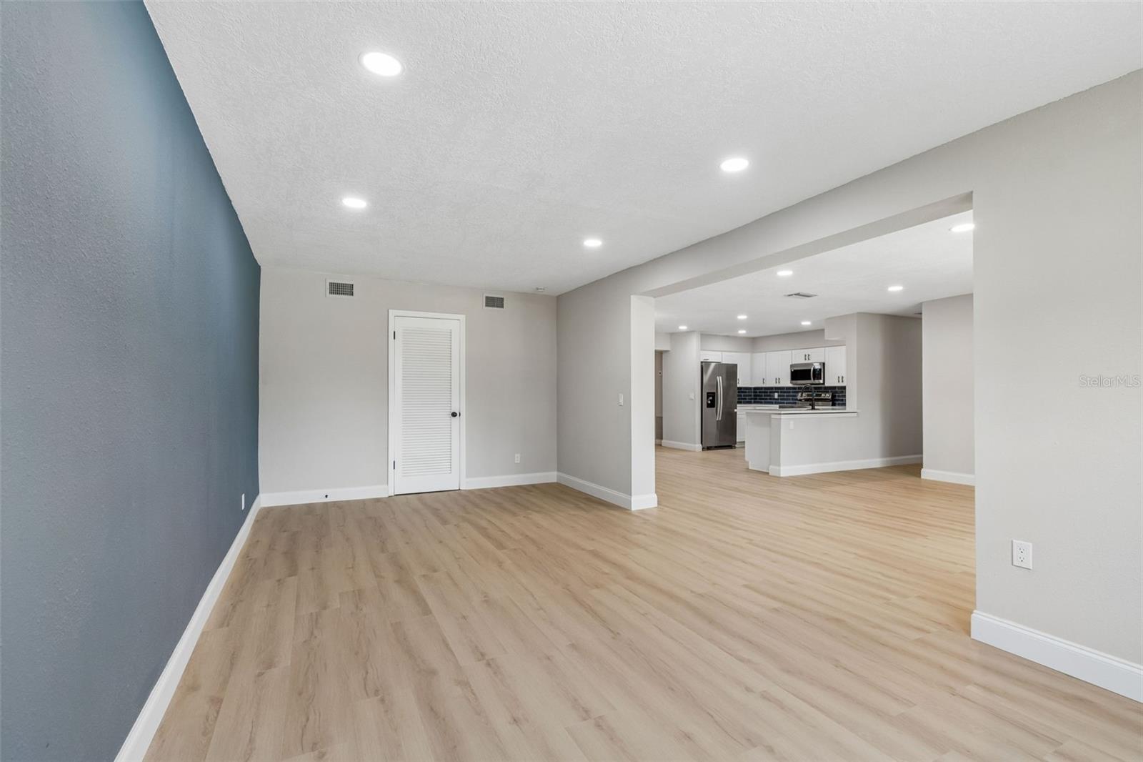 Listing photo id 20 for 3415 Knollwood Street