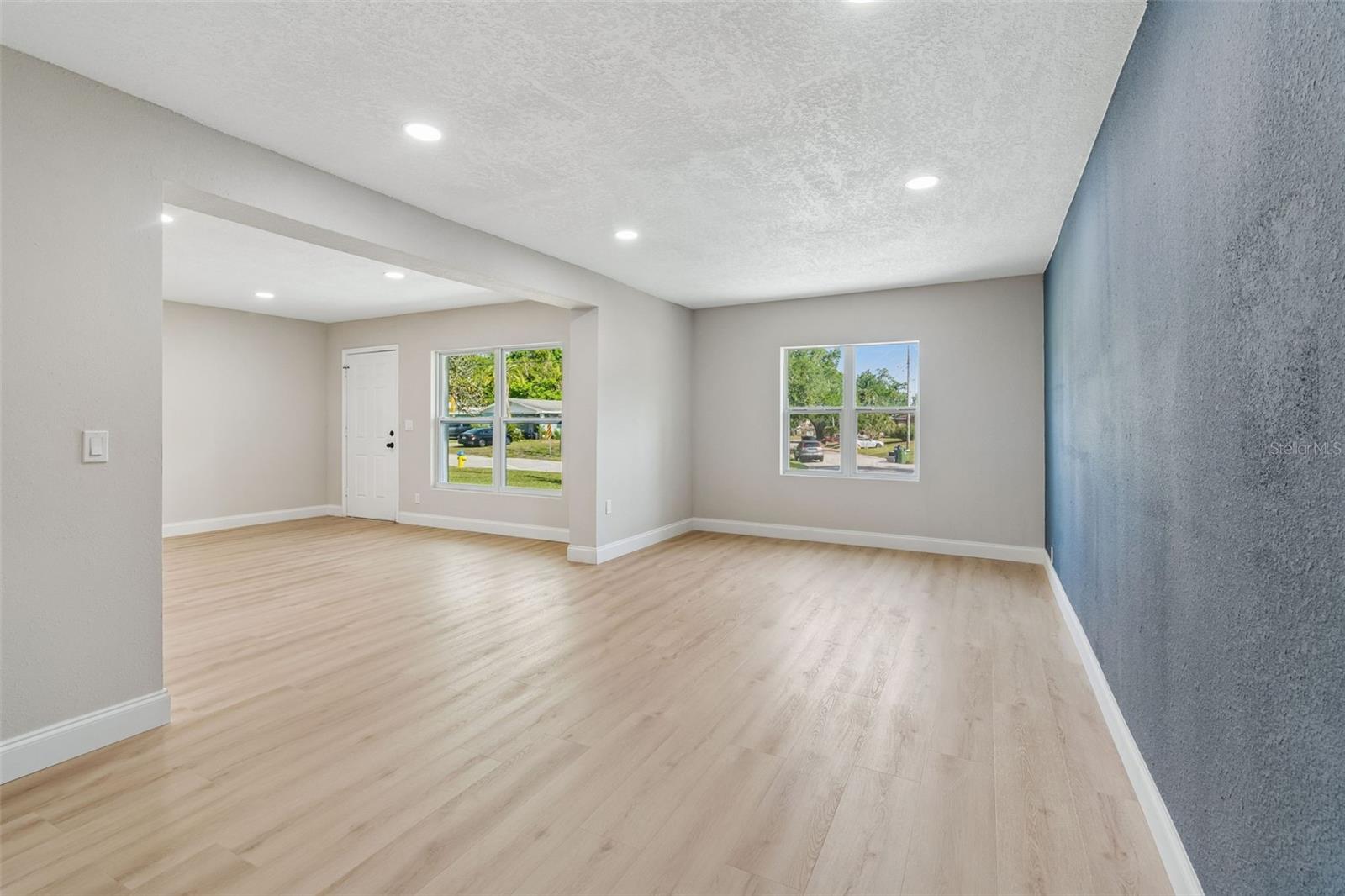 Listing photo id 21 for 3415 Knollwood Street