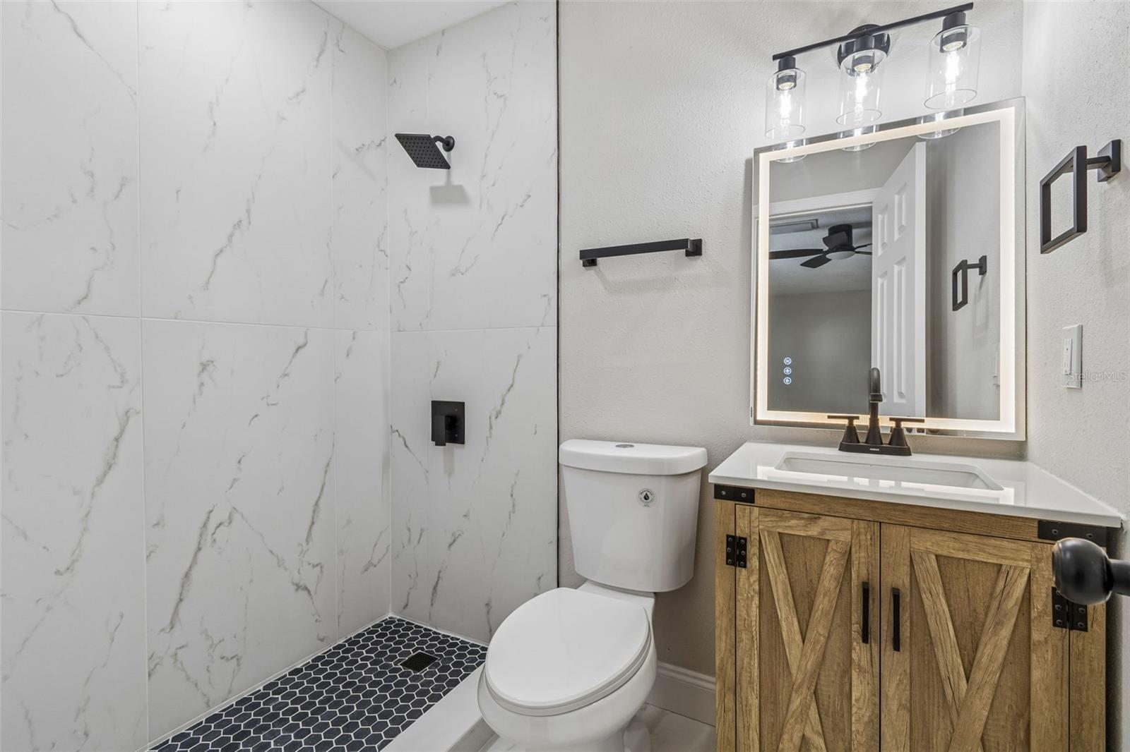 Listing photo id 26 for 3415 Knollwood Street