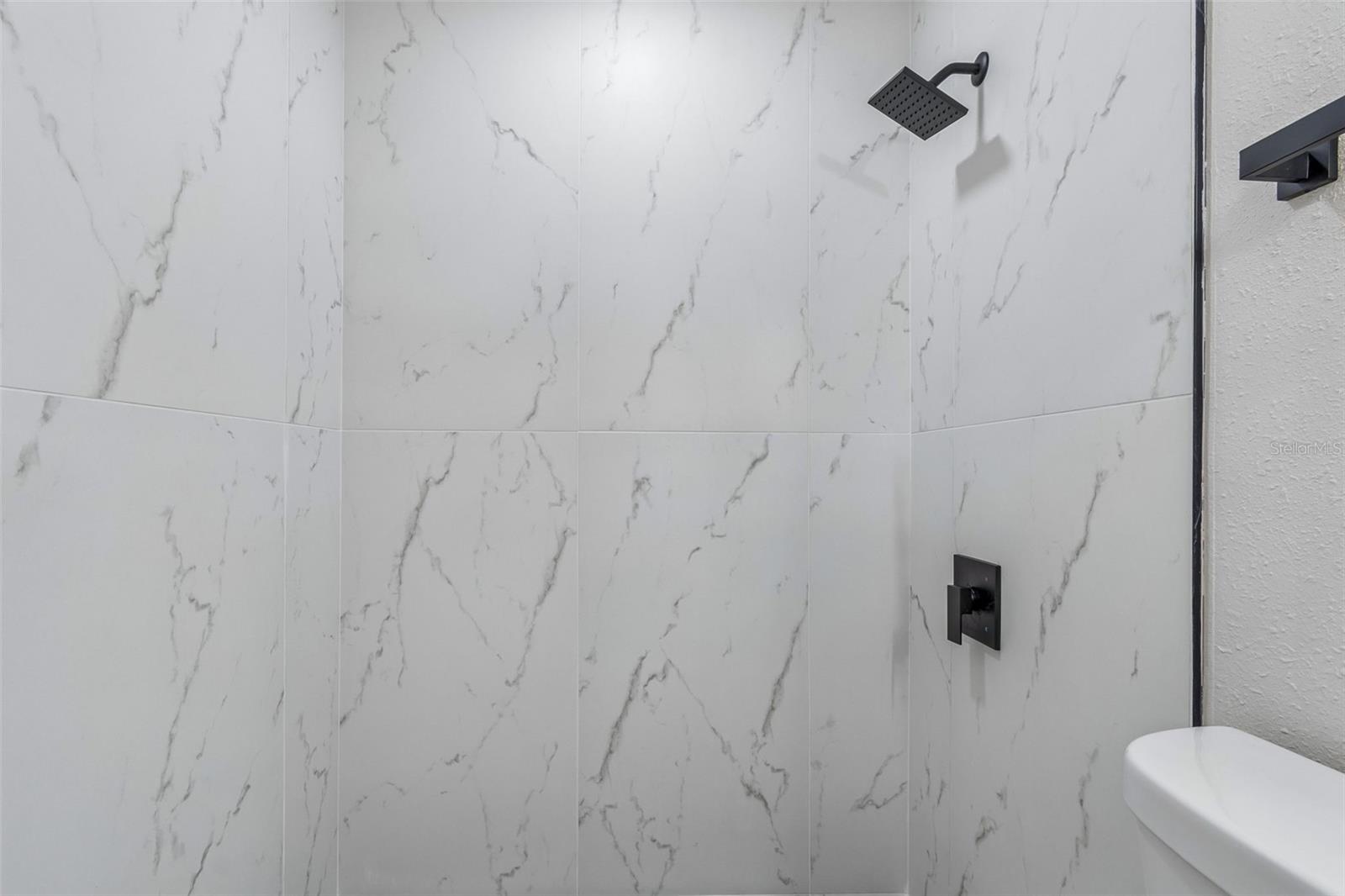 Listing photo id 27 for 3415 Knollwood Street